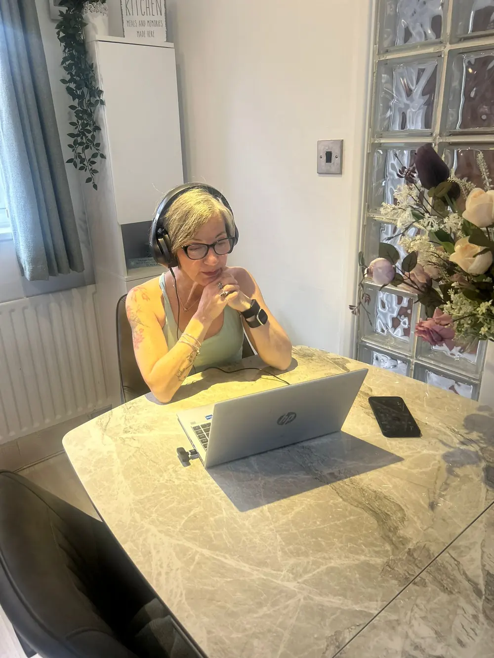 Liz Shaw health and wellness coach conducting an online coaching session